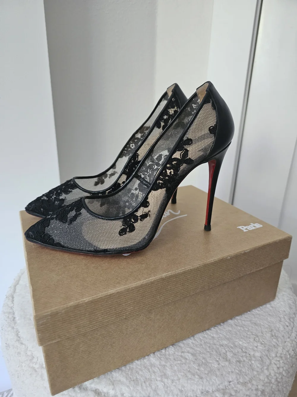 Miss Z Pointy Toe Lace Pump Christian Louboutin Size 39